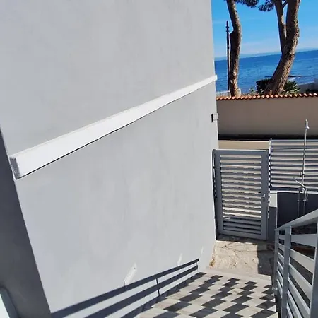 House Apartment *